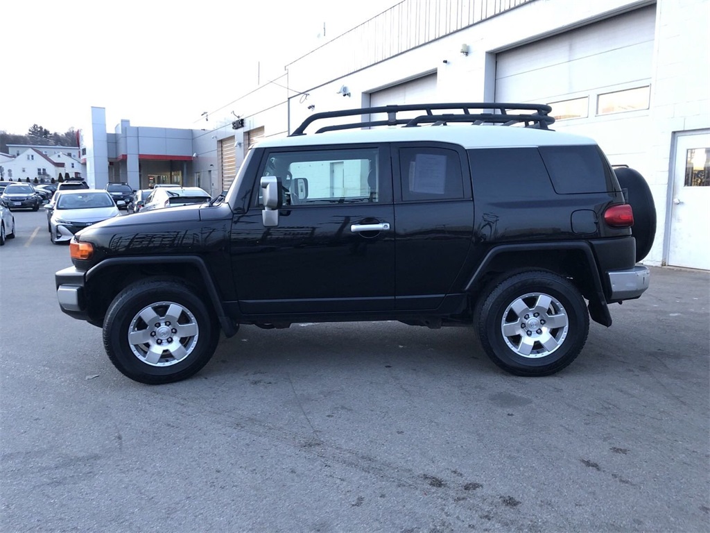 Pre Owned 2007 Toyota Fj Cruiser Base 4d Sport Utility In